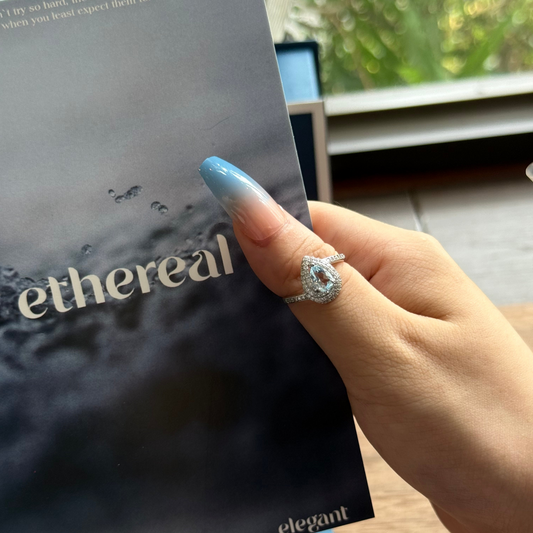 Anillo de plata de ley con topacio azul Aqua Drop