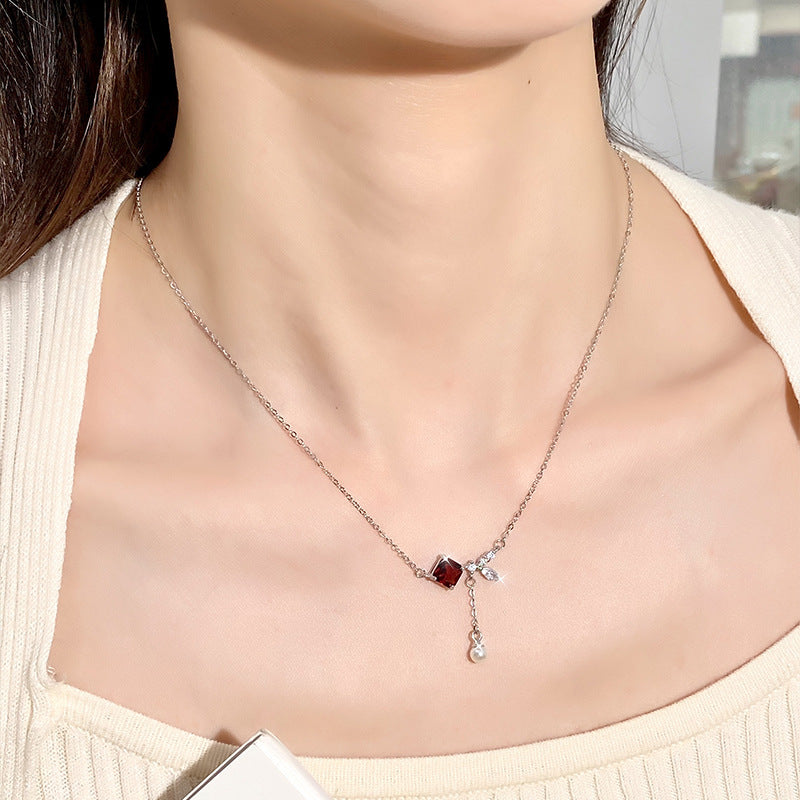 Geometric Pendant Necklace for Women – Natural Crystal Stone, Sterling Silver, Dainty Light Luxury Viral Clavicle Chain