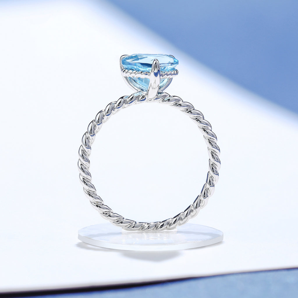Anillo de topacio en forma de corazón