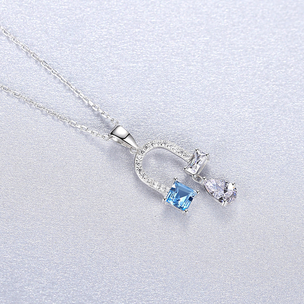 Collier fer à cheval en topaze bleue