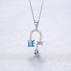 Collier fer à cheval en topaze bleue