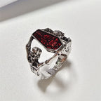 Bague cercueil avec tête de mort