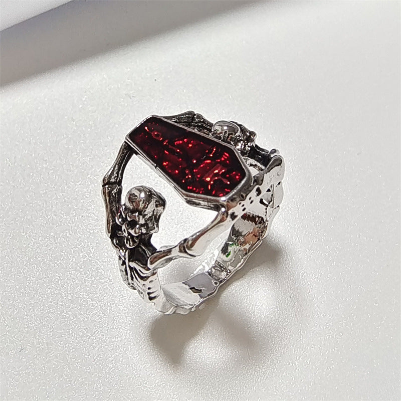 Anillo de ataúd con calavera