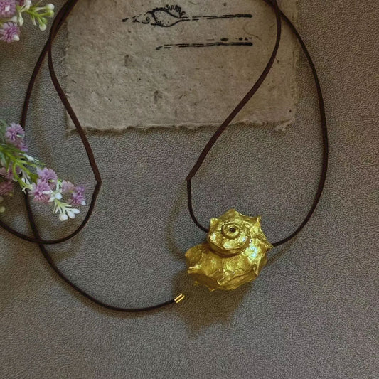 Ursula - Gold Conch Necklace