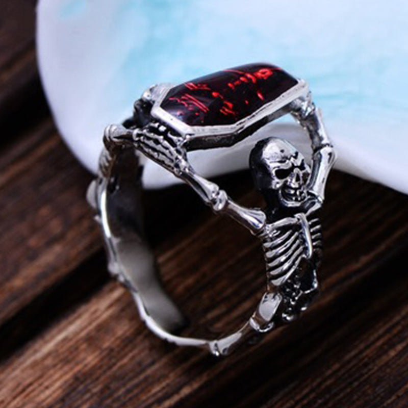 Bague cercueil avec tête de mort