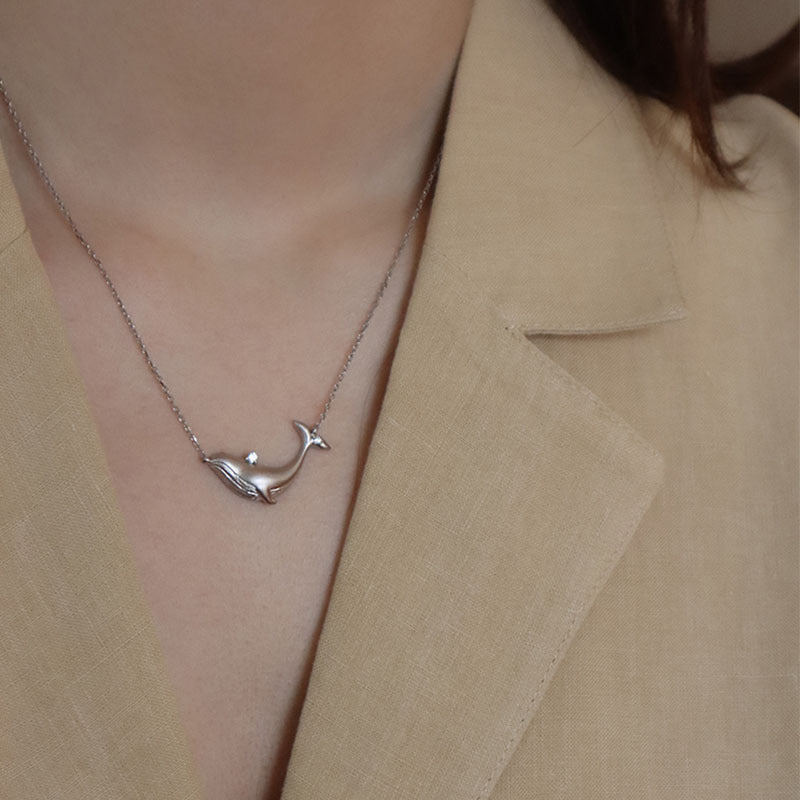Collar de estilo ballena en plata de ley
