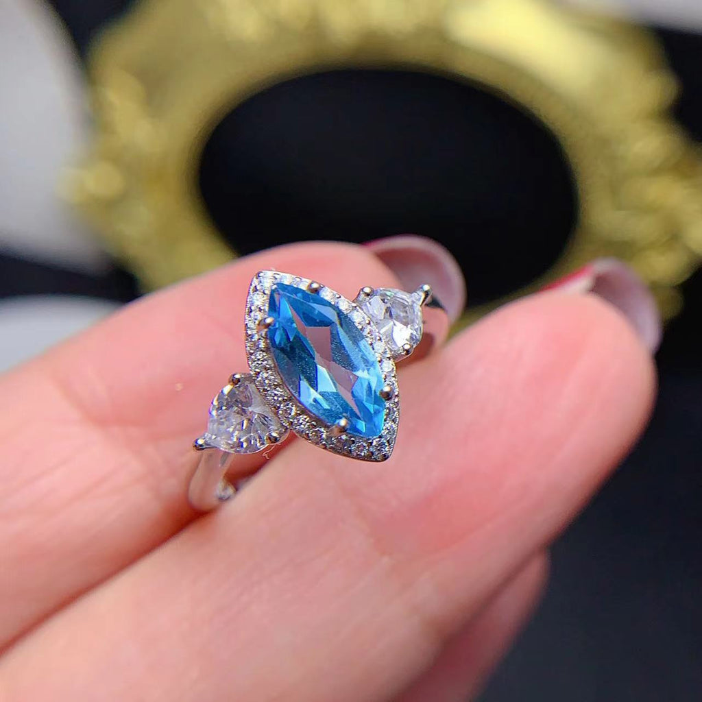 Bague réglable en topaze bleue taille marquise