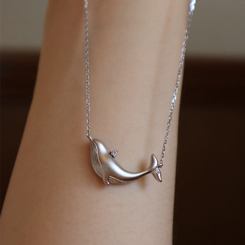 Collar de estilo ballena en plata de ley