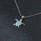 Tortue de mer bleue imposante - Collier en argent sterling et opale