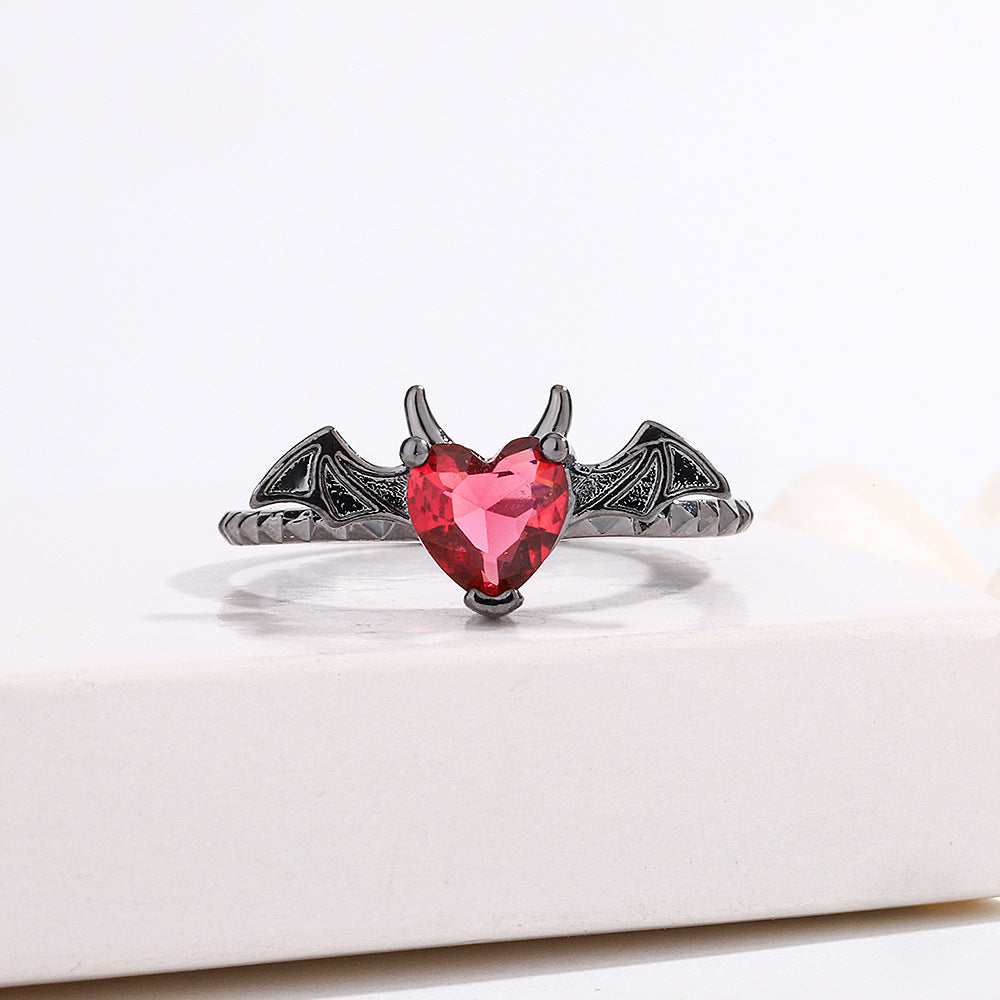 Anillo ajustable gótico rojo con ala de corazón 