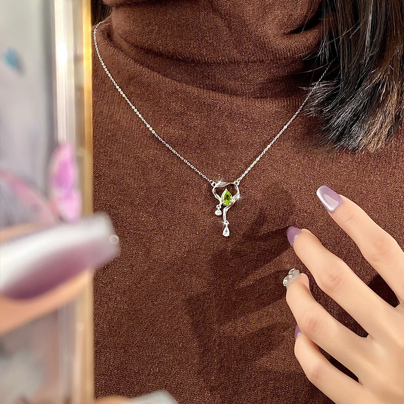 Collar con diseño de gemas de plata de ley con brillo ojo de pez para mujer