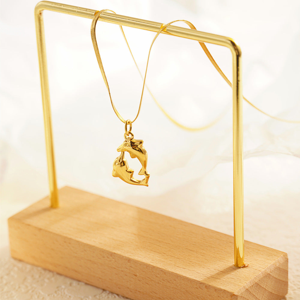 Collar de plata de ley con amor de delfín