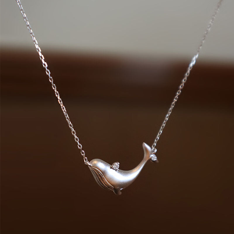 Collar de estilo ballena en plata de ley