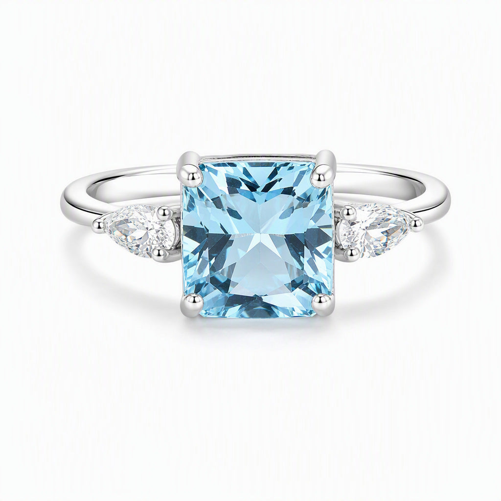 Bague en topaze bleue carrée