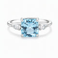 Bague en topaze bleue carrée