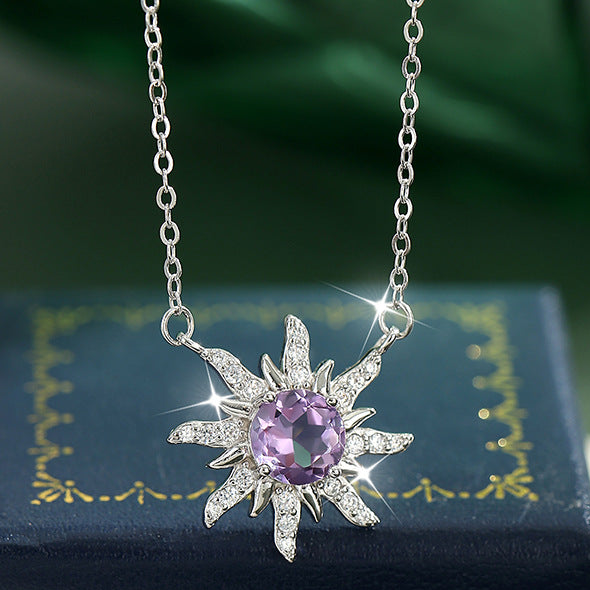 Collar de plata de ley con gemas y diseño de flor de sol
