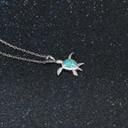 Tortue de mer bleue imposante - Collier en argent sterling et opale