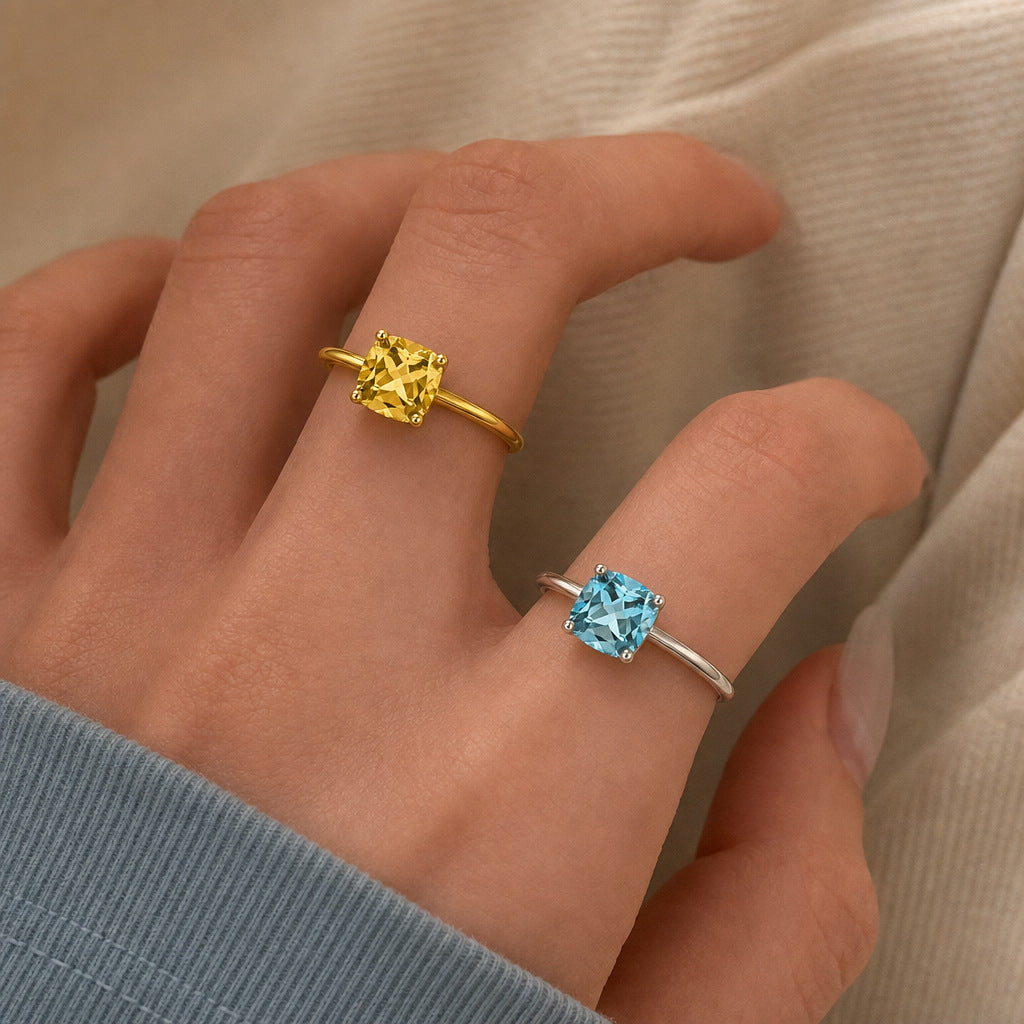 Bague solitaire en topaze bleue