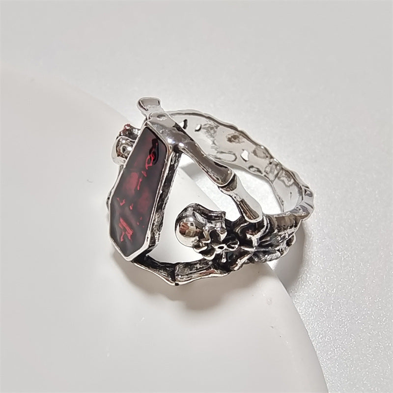 Bague cercueil avec tête de mort