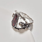 Bague cercueil avec tête de mort